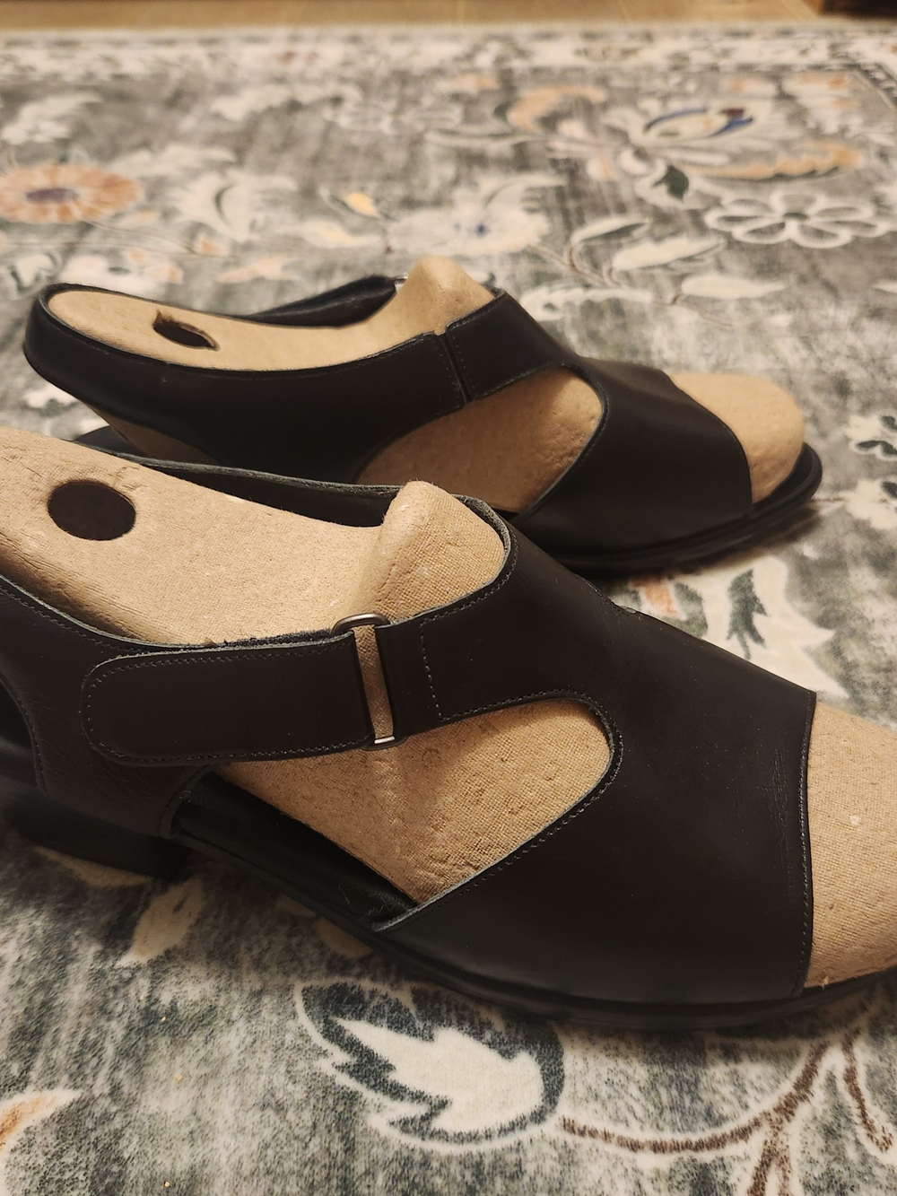 Black leather SAS Suntimer 7 w heel strap comfort sandals, Open Toe. Velcro